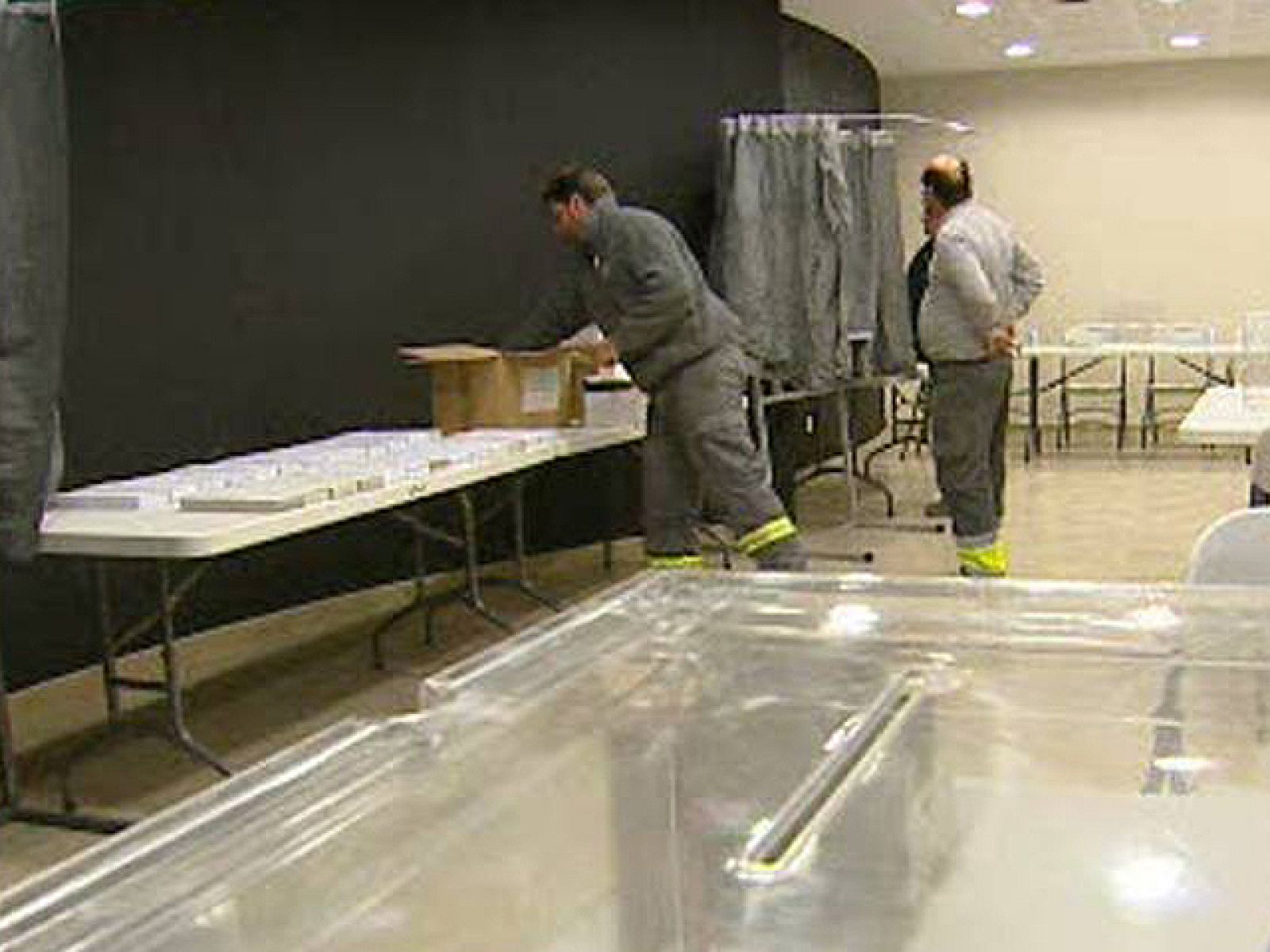 Últimos preparativos para la jornada electoral catalana | Ver