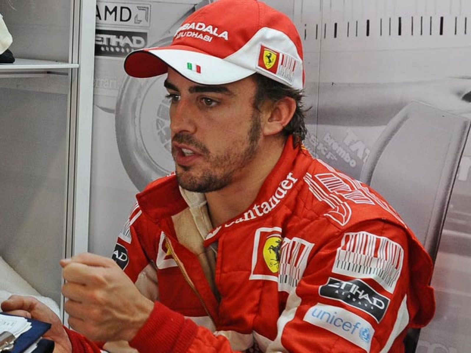 El piloto español de Ferrari, que ha corrido en Cheste junto a Felipe Massa, es un madridista confeso