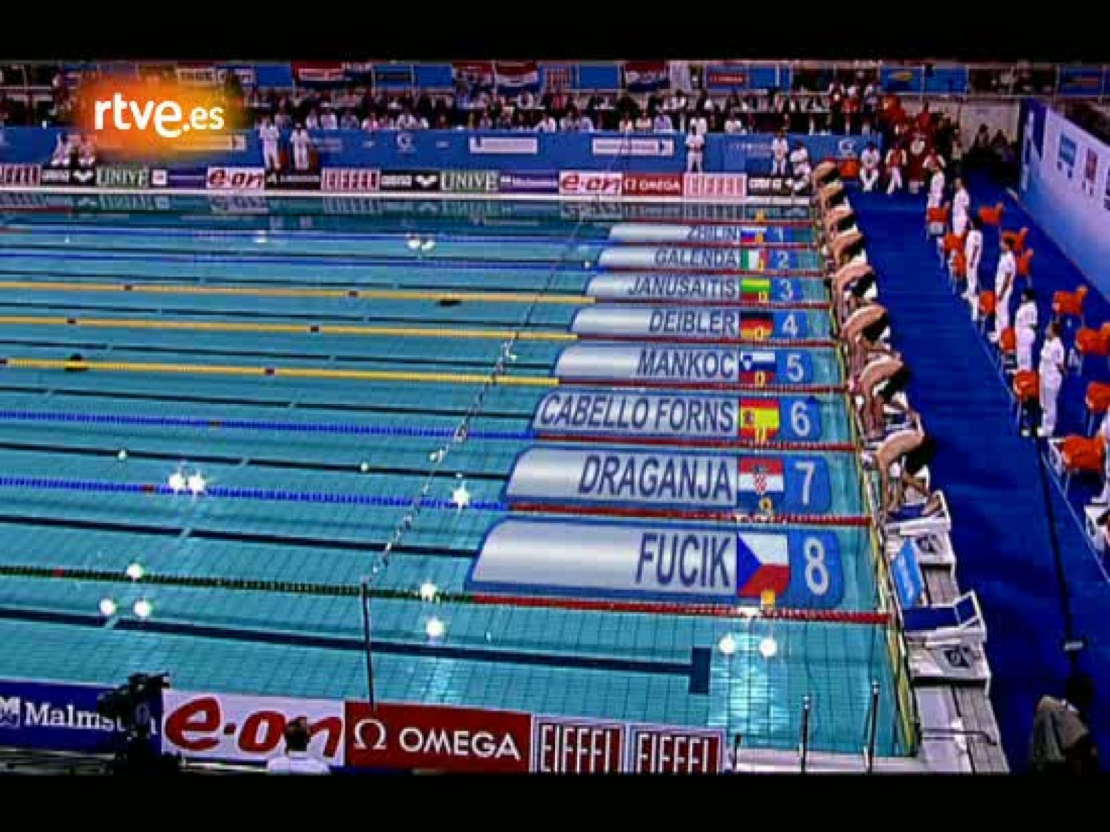 Alan Cabello ganó su tercera medalla consecutiva en los Campeonatos de Europa de piscina corta en la final de los 100 estilos. El nadador de Barcelona tocó en la tercera posición tras el alemán Markus Deibler