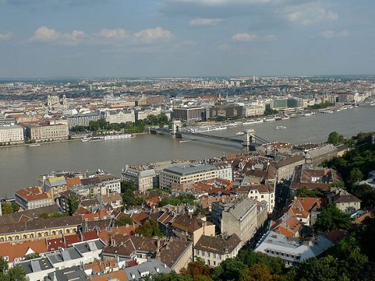 Españoles en el mundo - Budapest - Tomas falsas