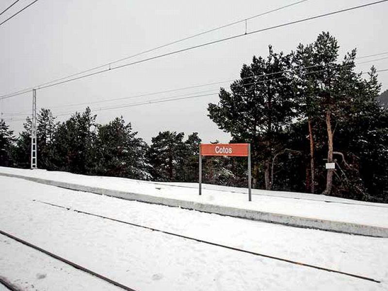 El primer ensayo del invierno deja nieve por toda la península y fuertes rachas de viento