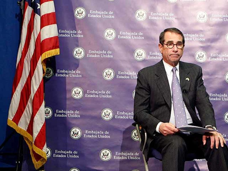  El embajador estadounidense en España, Alan Solomont, ha afirmado que confía en que las filtraciones de documentos secretos por la web de Wikileaks "no dañará las excelentes relaciones entre España y Estados Unidos", ya que "no reflejan la opinión d