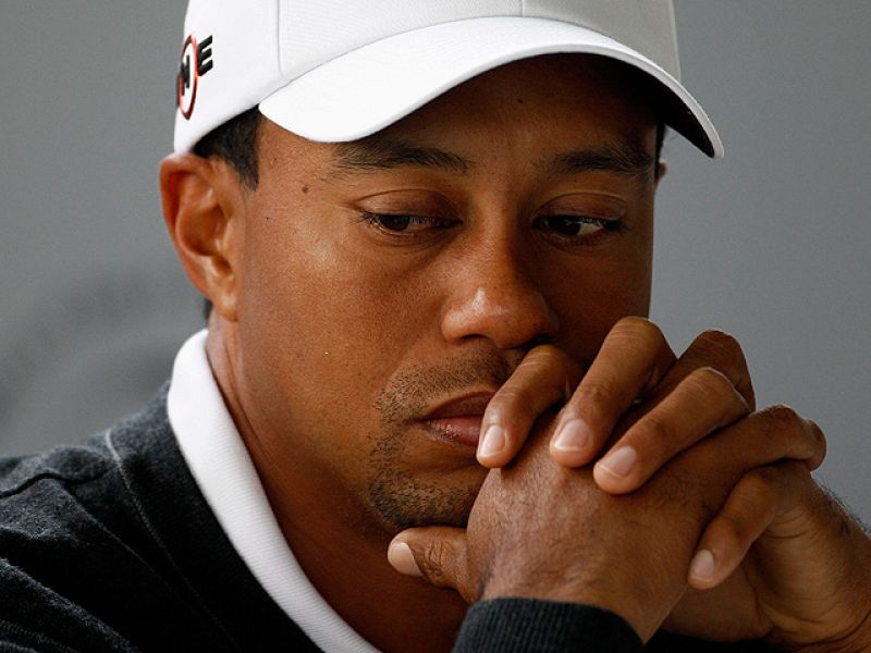 Tiger Woods confía que finalmente volverá a ser el que era después de un año de autodestrucción que le costó su matrimonio, su magia, millones de dólares en patrocinios y, finalmente, su primer lugar en la clasificación mundial.