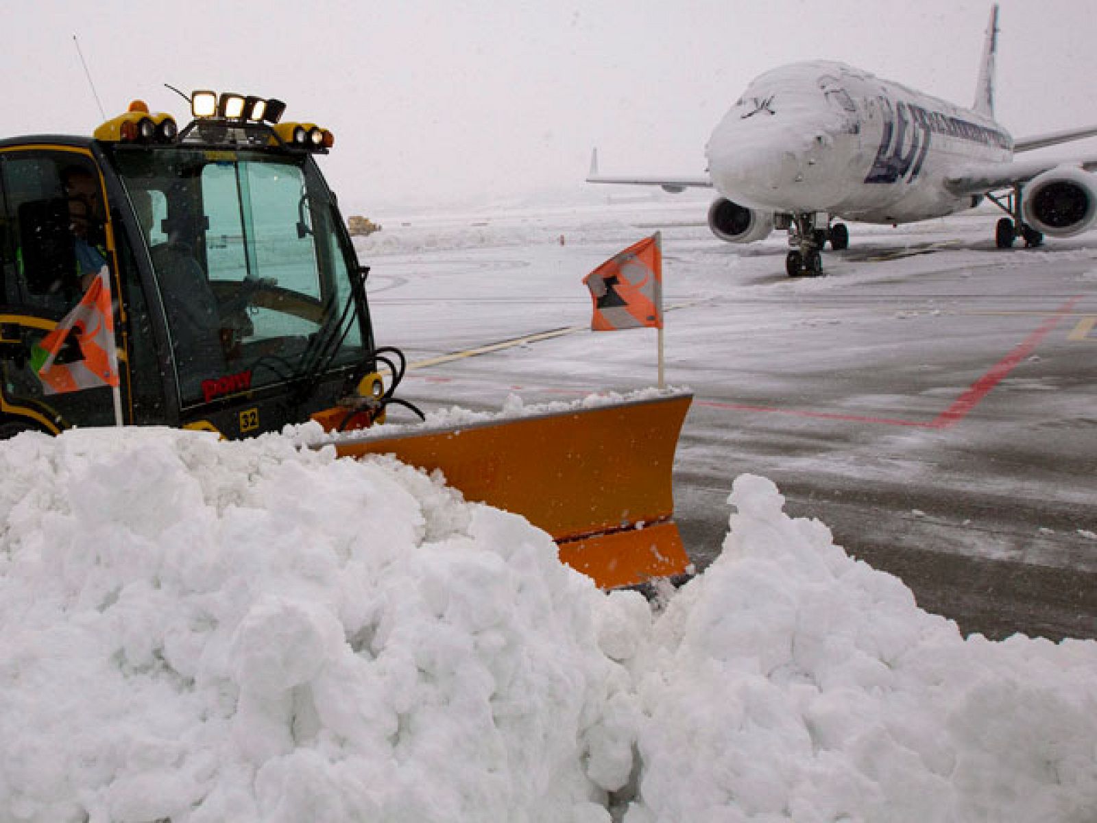 Cierra por la nieve el aeropuerto londinense de Gatwick