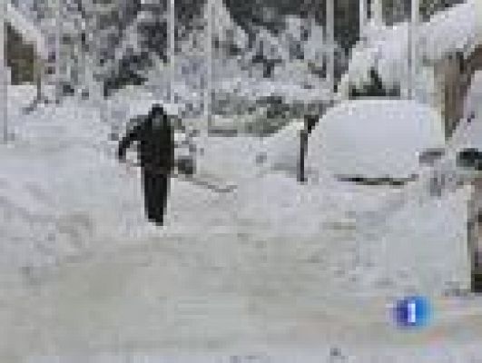 Telediario 1 - La nieve cierra aeropuertos