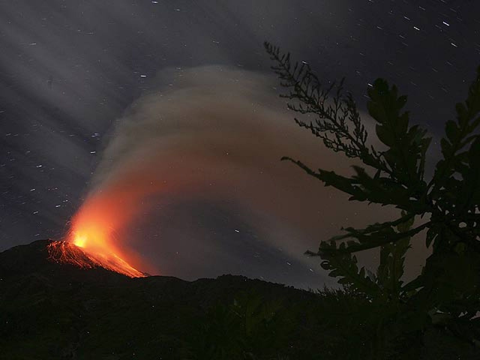 El volcán Tungurahua de Ecuador entra en erupción