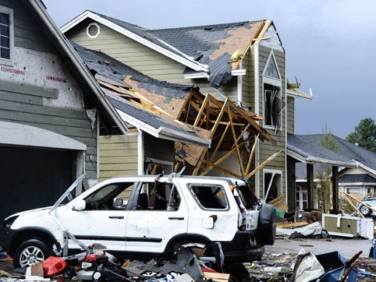  - Un tornado arrasa el Estado de Virginia