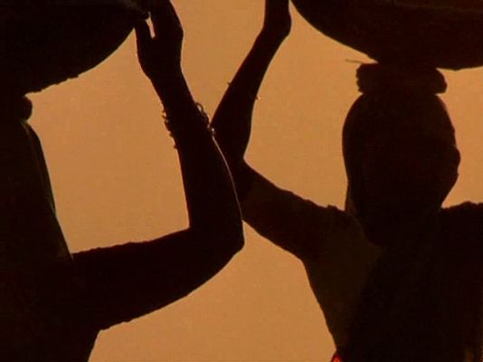 Universo UNED - La feminización del desarrollo