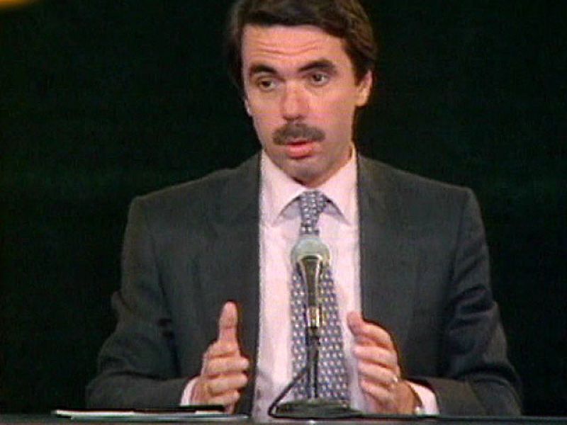 El intercambio de corbatas de Aznar y Castro marcó la VI cumbre iberoamericana