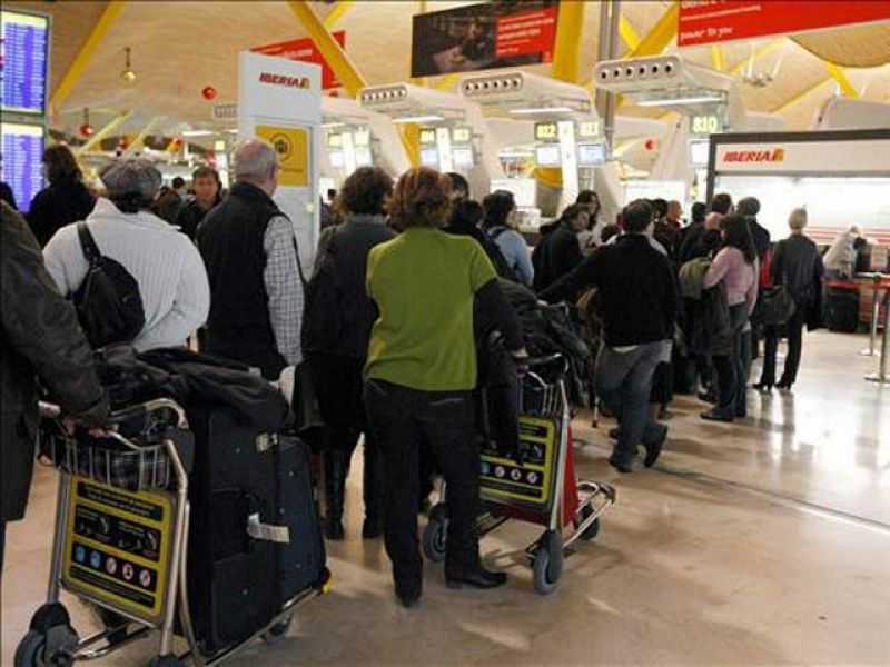 Una pasajera en Barajas :"Esto es un caos"