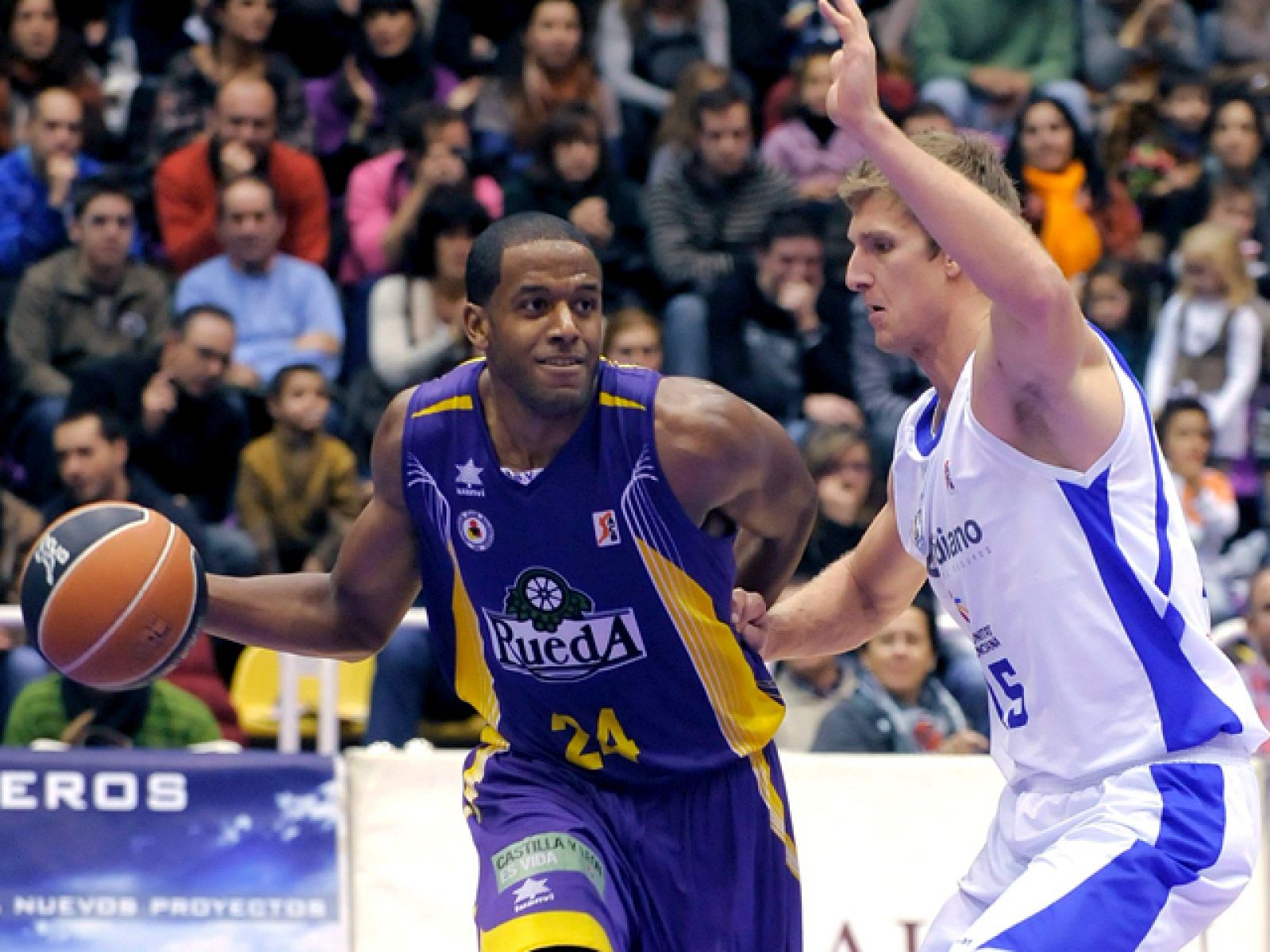 El Blancos de Rueda Valladolid sigue manteniendo el buen juego y la imbatibilidad en su feudo.