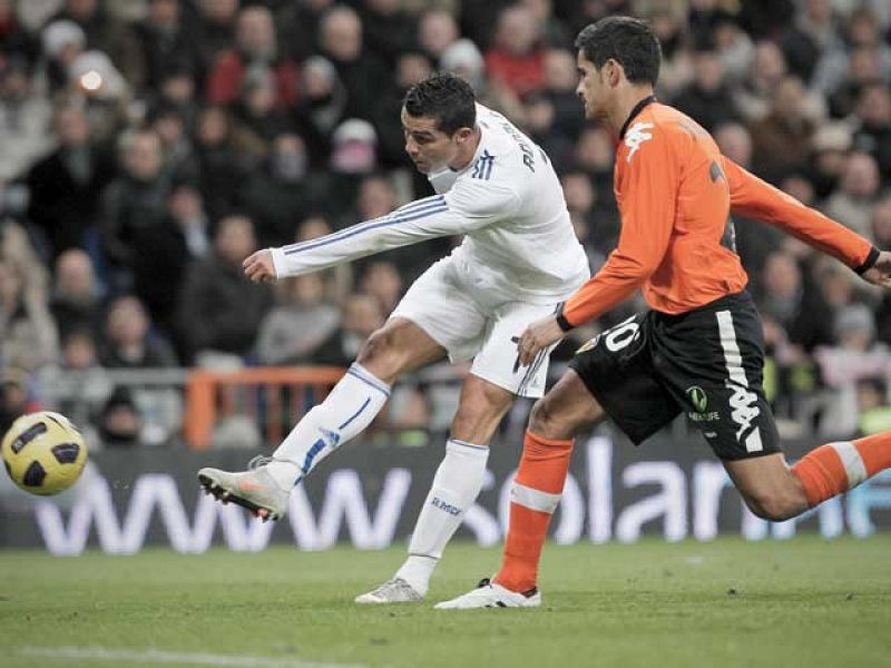 Cristiano Ronaldo fue el autor de los dos tantos que dieron la victoria el Real Madrid frente al Valencia.