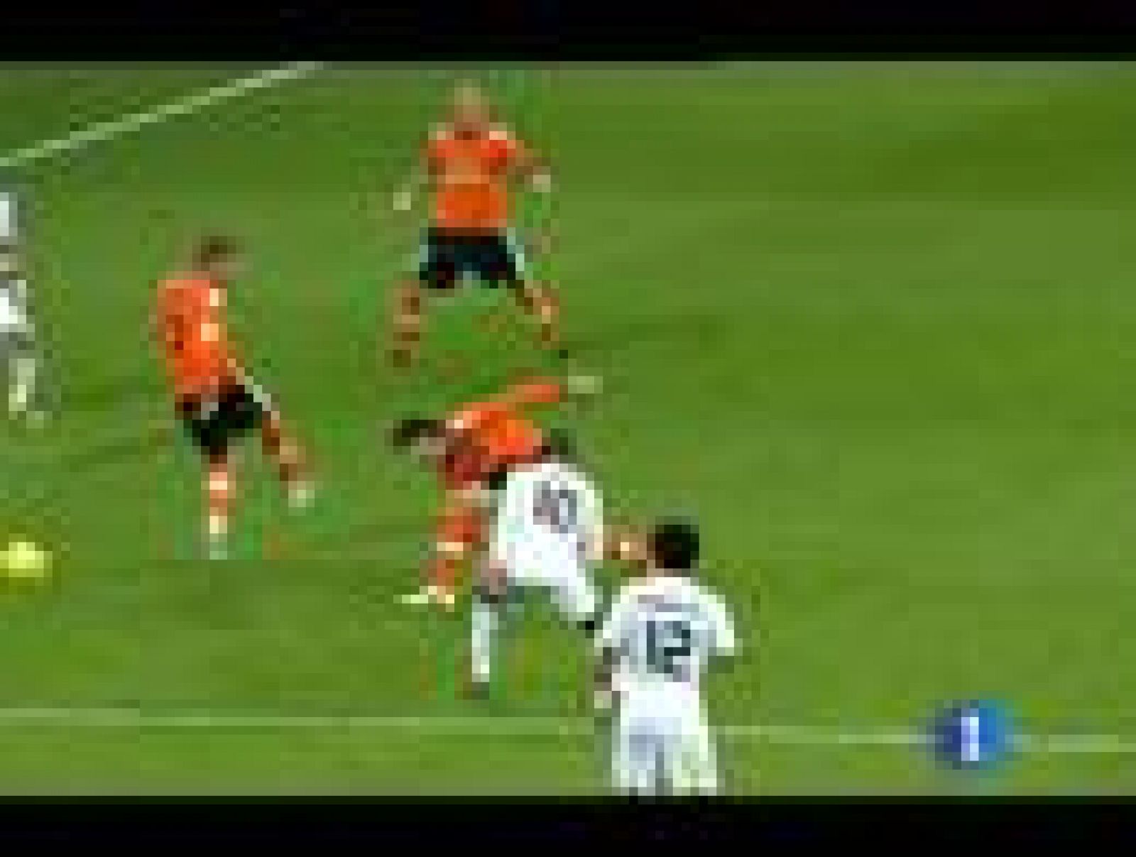 Aún escuece en el Valencia la derrota ante el Real Madrid y la expulsión de Albelda.