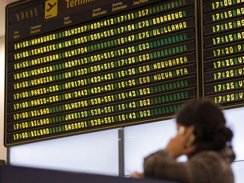 Los viajeros afectados se unen para defender sus derechos ante el caos aéreo