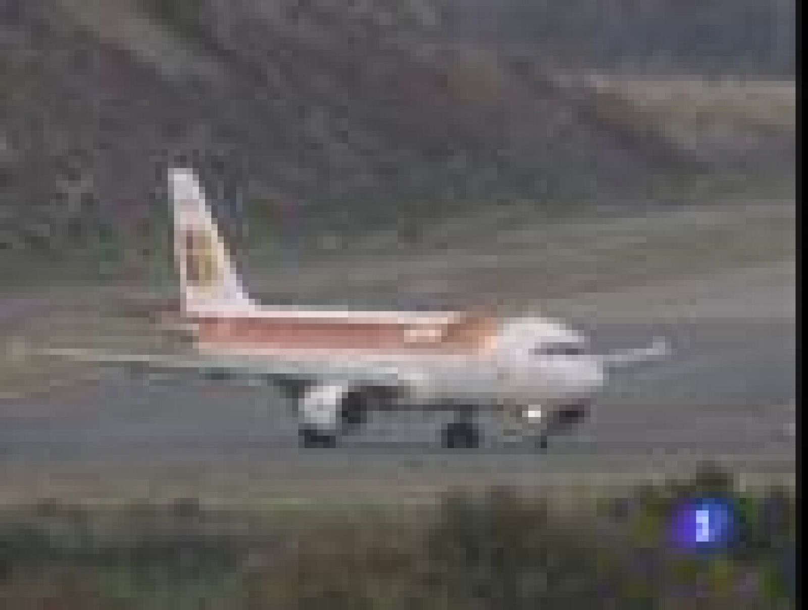 Cientos de pasajeros siguen sin volar | Ver