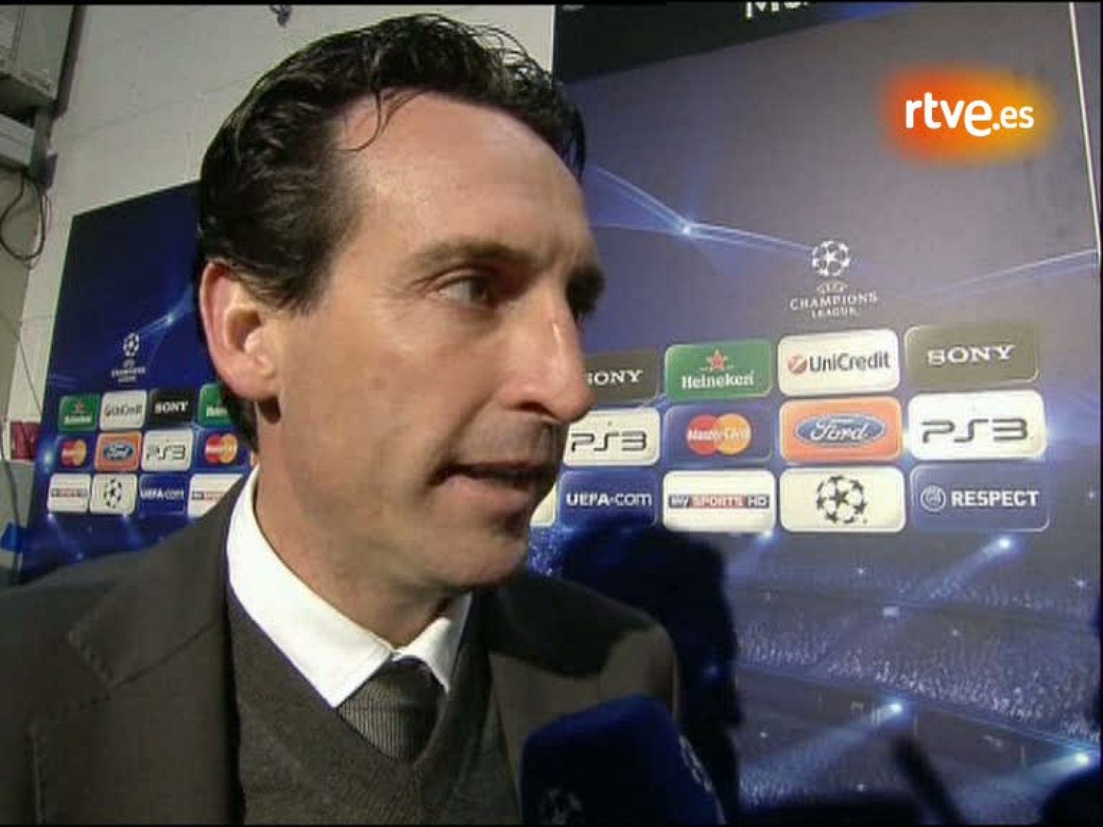 El entrenador del Valencia Unai Emery ha destacado el buen juego del Valencia y su positivo resultado en Manchester, a pesar de no haber conseguido el pase como primera de grupo a octavos de final.