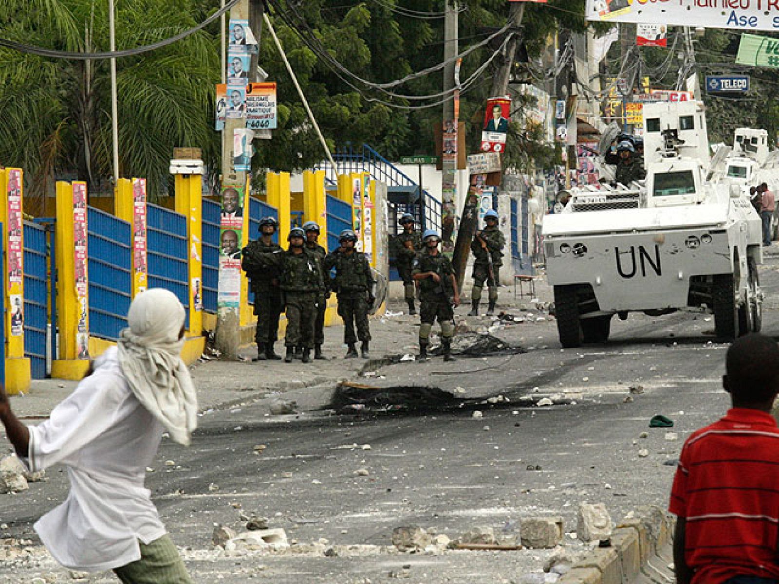 Telediario matinal en cuatro minutos - 09/12/10 | Ver