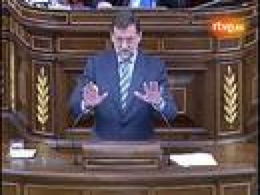 Rajoy llama "inútil" a Blanco