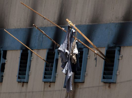 Telediario 1 - Identifican a 31 de los 81 presos