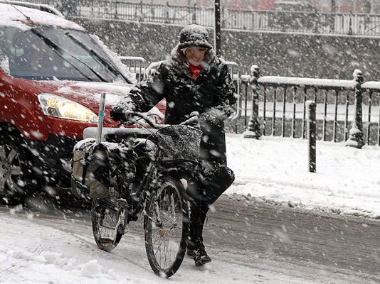  - La nieve colapsa París en el peor temporal en dos décadas