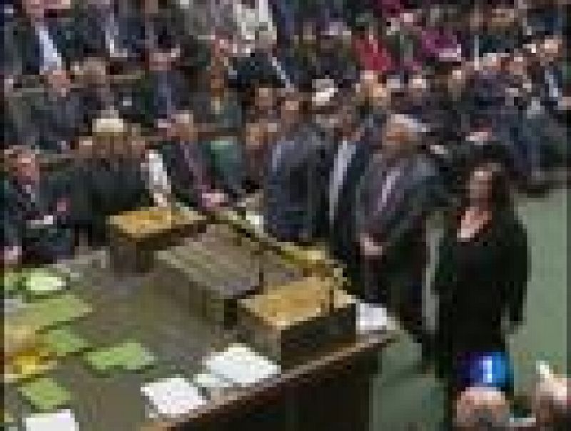 El Parlamento británico aprueba entre protestas los recortes educativos por una estrecha mayoría