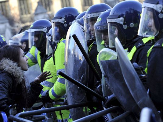 Telediario 1 - Tras los disturbios de Londres