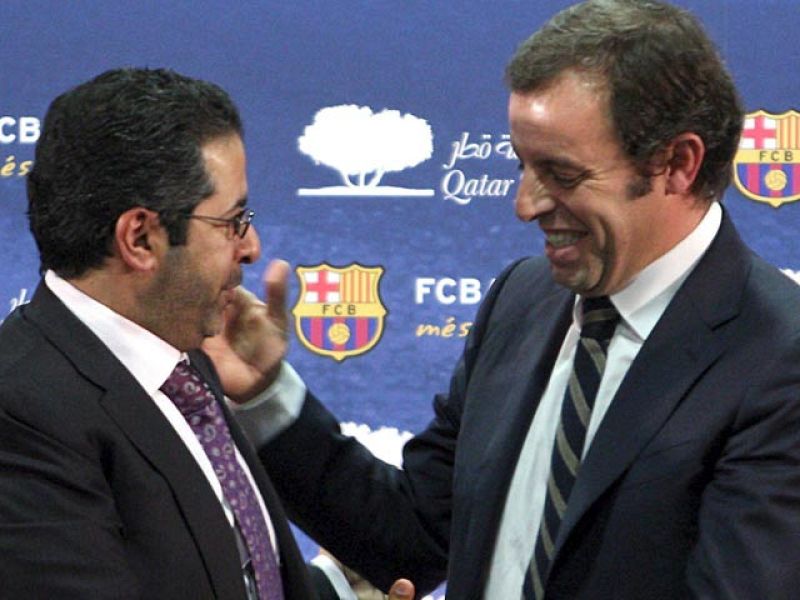 El Barcelona se convertirá en uno de los clubes mejor pagados del mundo por llevar publicidad en la camiseta. El acuerdo es con la Qatar Foundation y entrará en vigor a partir del 1 de enero. El presidente Rosell ha justificado el acuerdo por la deli