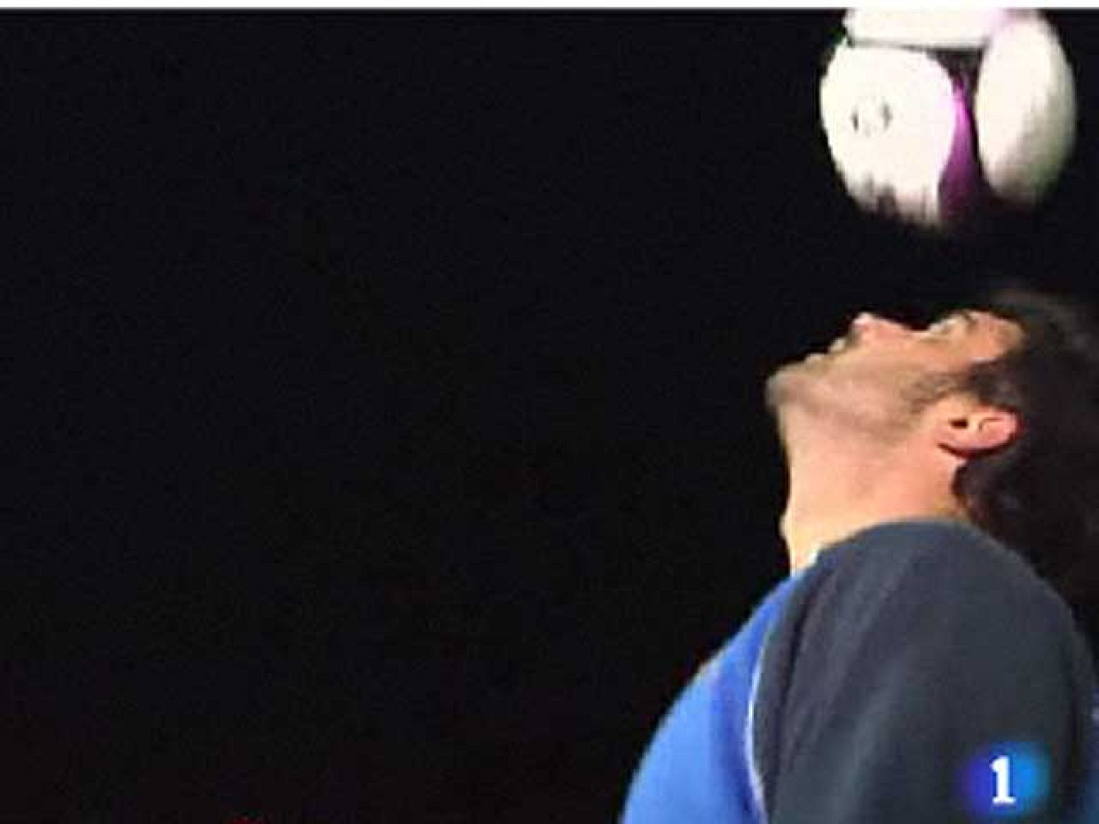 El campéon del Tour de Francia de 2006, Óscar Pereiro, se pasa al fútbol. Tras colgar la bici hace unos meses, el ciclista gallego ha fichado por el equipo de su pueblo, el Coruxo de Vigo,  que recientemente ha ascendido por primera vez a Segunda B. De momento, Óscar Pereiro jugará con el filial.