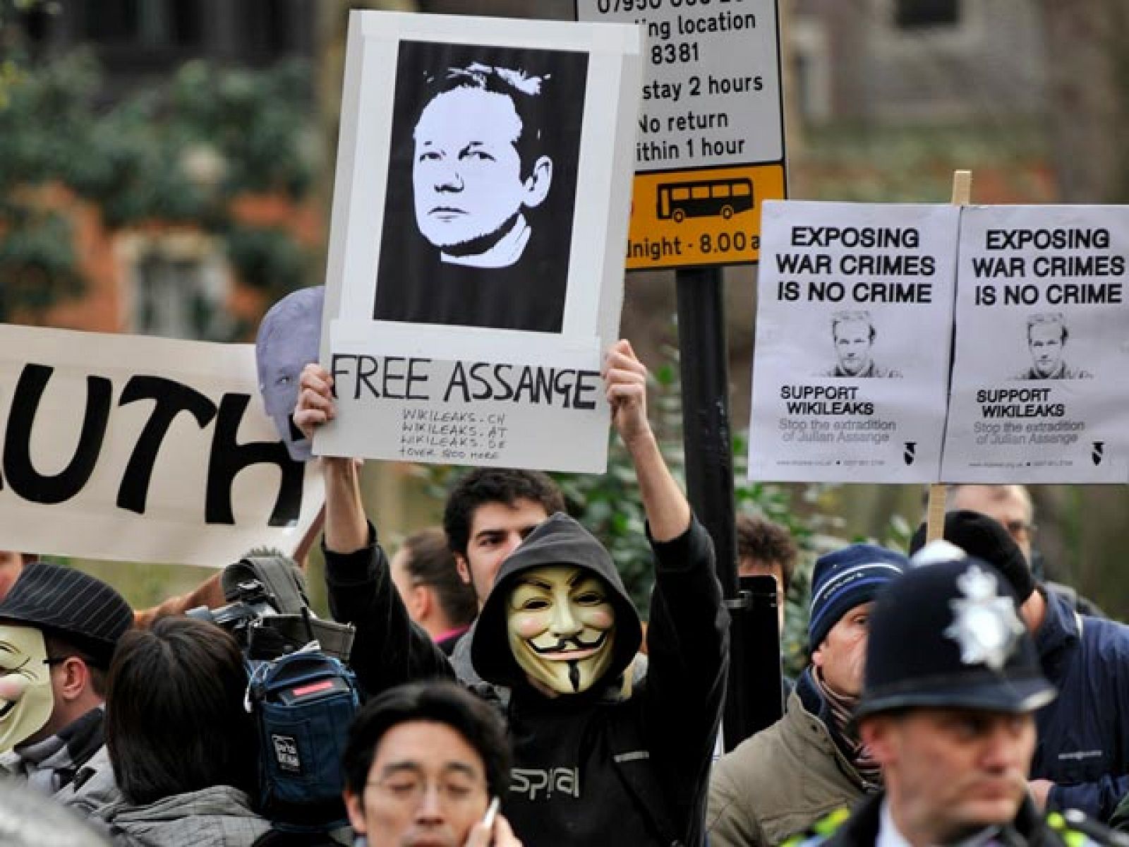 Telediario 1: Libertad bajo fianza para Assange | RTVE Play