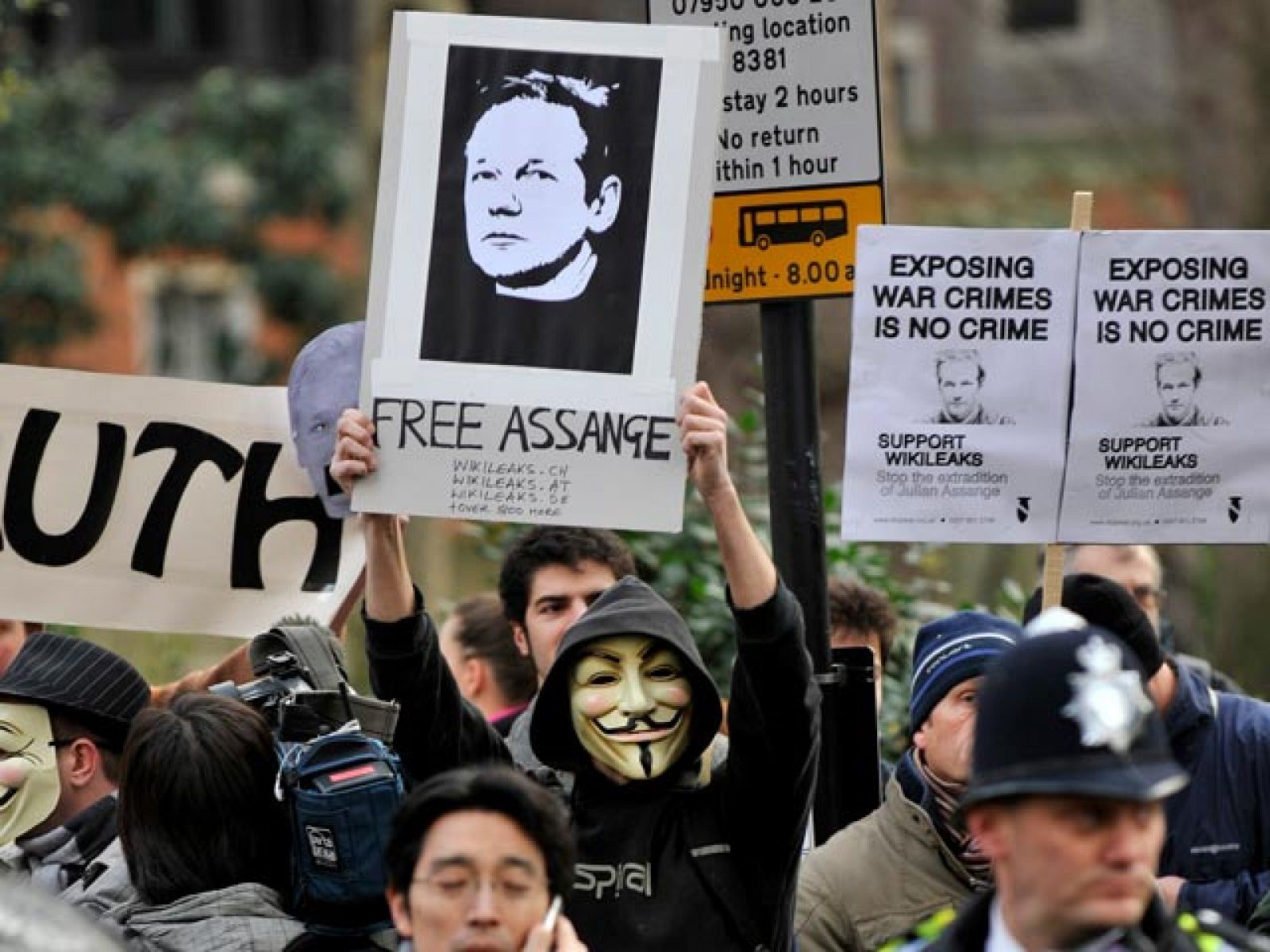 El juez decreta la libertad bajo fianza para Julian Assange | Ver