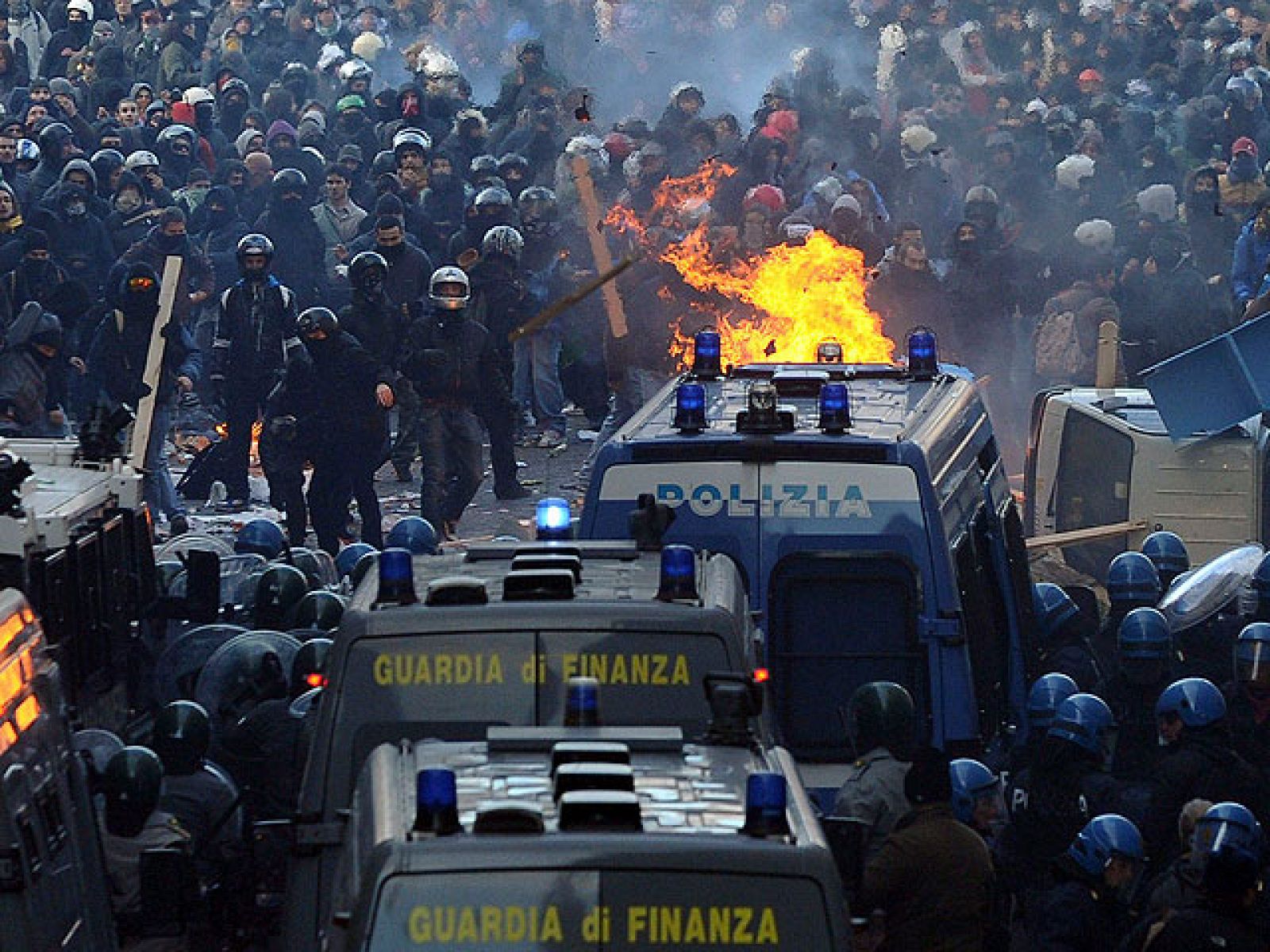 Telediario matinal en cuatro minutos - 15/12/10 | Ver