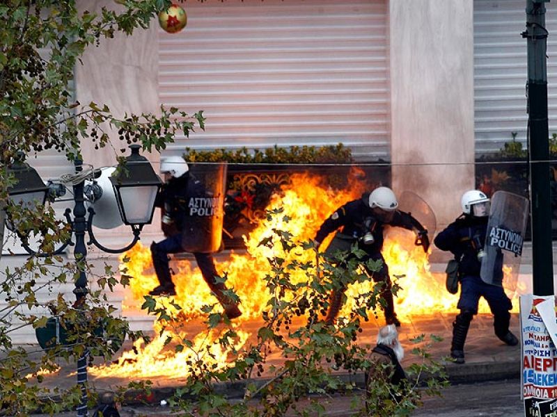 Fuertes disturbios en la octava jornada de huelga general en Grecia