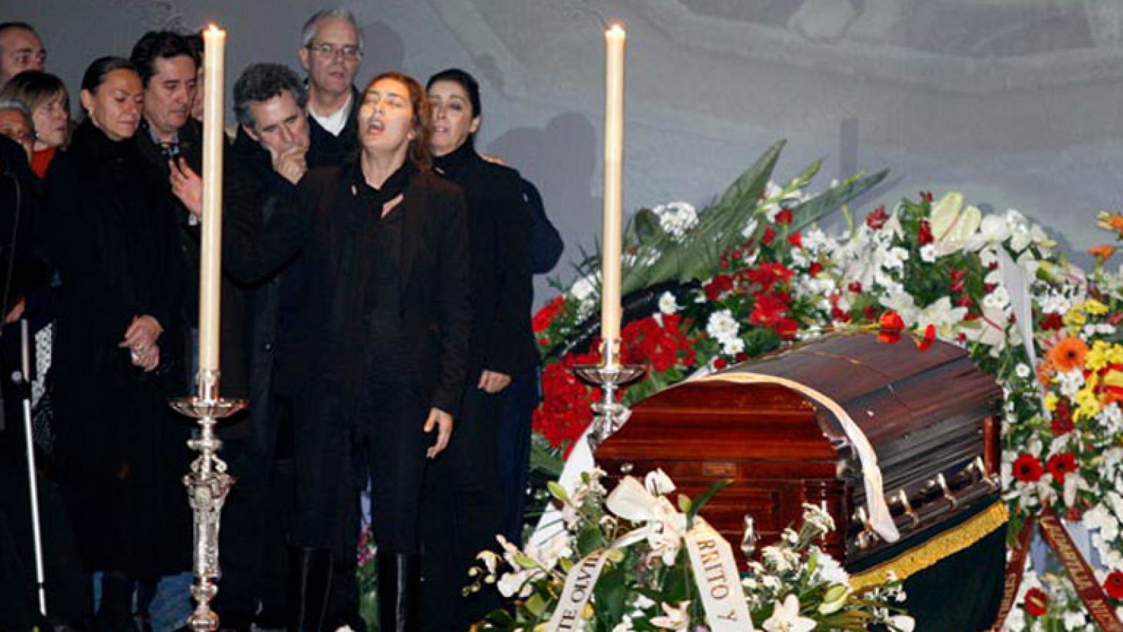 Estrella Morente canta a su padre en el último homenaje en Granada