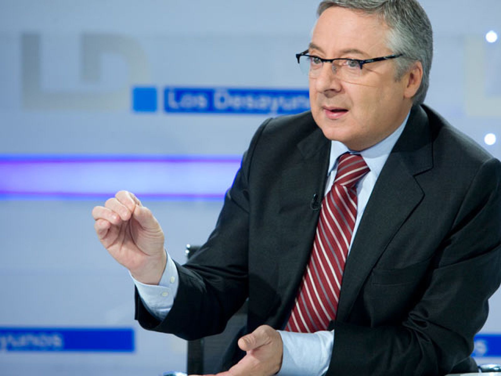 Blanco no se fía de los controladores | Ver