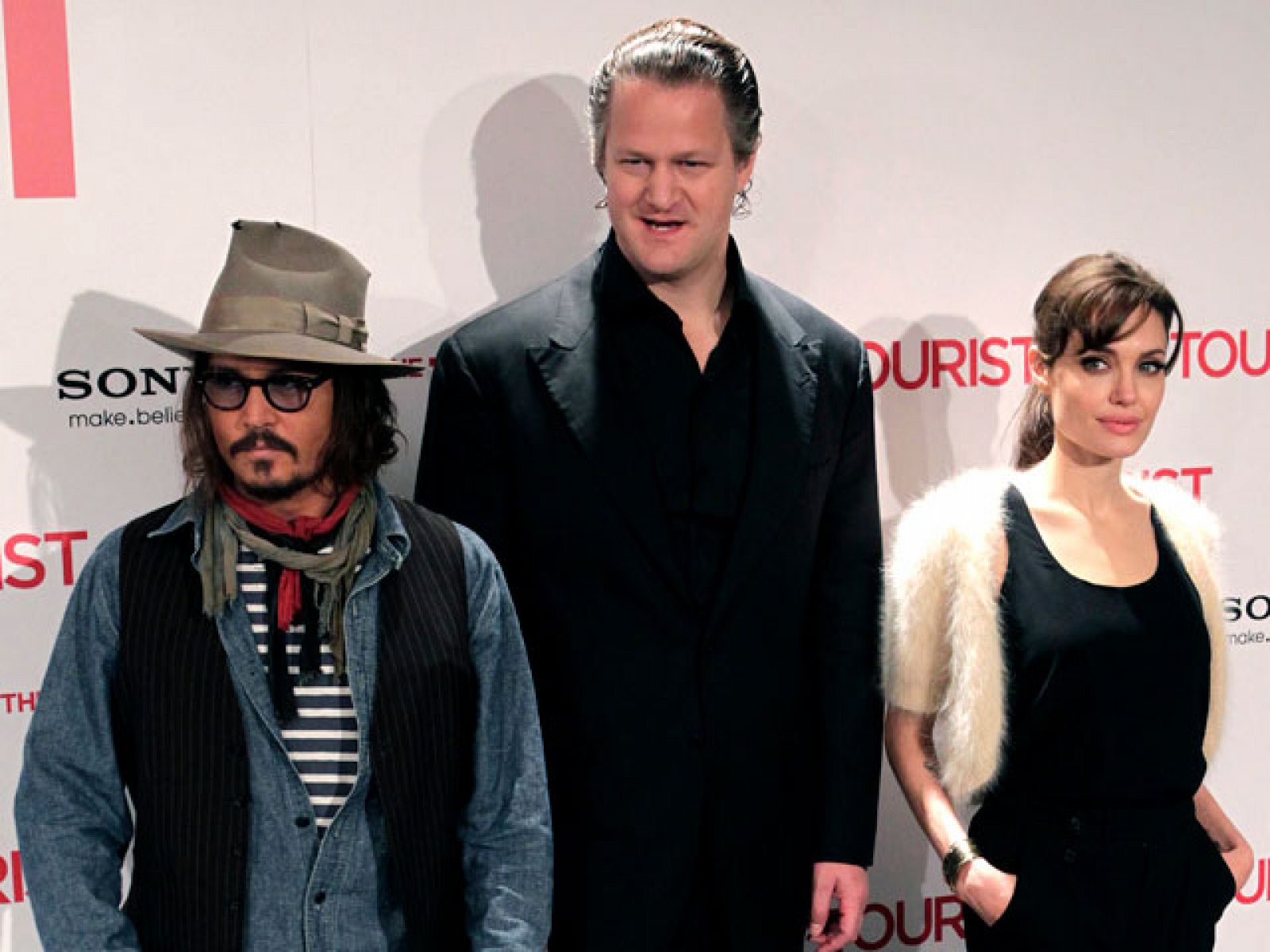 Angelina Jolie y Johnny Depp presentan en Madrid "The tourist" | Ver