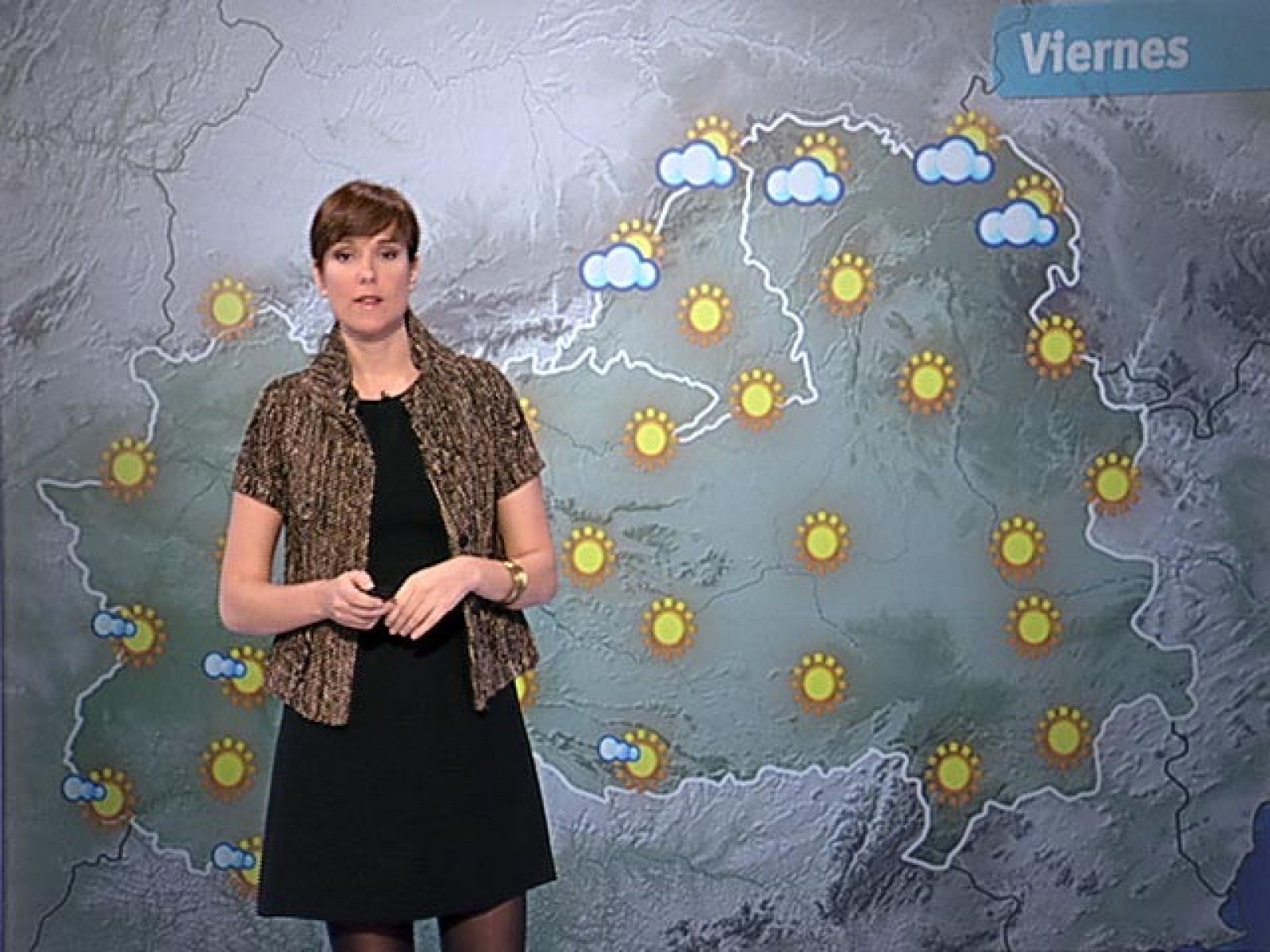 La Agencia Estatal de Meteorología prevé para mañana viernes nevadas en el extremo norte peninsular, heladas moderadas en áreas del interior peninsular y chubascos localmente fuertes en Canarias. En el cantábrico oriental y norte de Navarra, cielos nubosos o muy nubosos con precipitaciones débiles a moderadas. De forma débil localmente moderada se esperan en el resto del extremo norte peninsular, siendo posibles en forma débil en el sur de Galicia, Alto Ebro, este de Castilla y León, Menorca y noreste de Cataluña. Predominio de poco nuboso en el resto de la península y Baleares, con incremento de la nubosidad media y alta por el suroeste peninsular. La cota de nieve se situará en el norte peninsular entre 600/800 metros, bajando a 200/500 metros. Temperaturas diurnas en ligero a moderado ascenso, excepto en Canarias y norte peninsular, donde no habrá cambios. Nocturnas en ligero a moderado ascenso en el norte y noreste, y cambios ligeros en el resto.