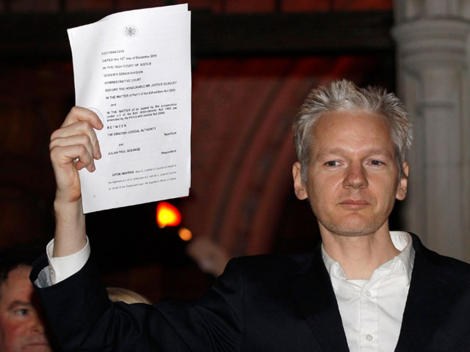 Telediario 1: El fundador de Wikileaks libre | RTVE Play