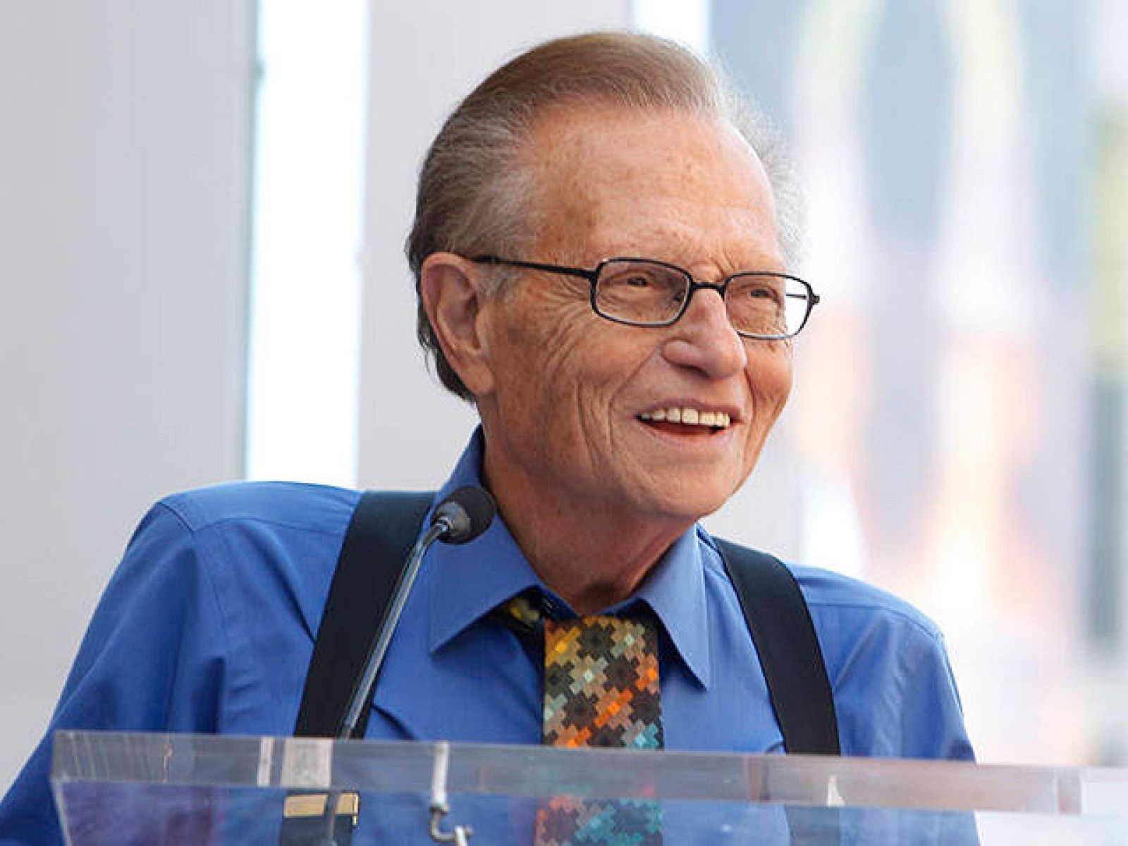 Larry King se ha despedido de su mítico programa "Larry King Live" en la CNN tras 25 años al frente.