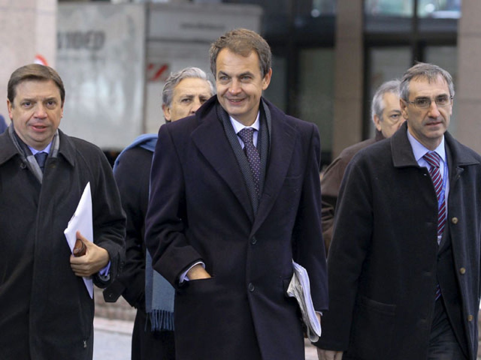 Zapatero anuncia que el Gobierno mantiene su intención de elevar  la edad de jubilación