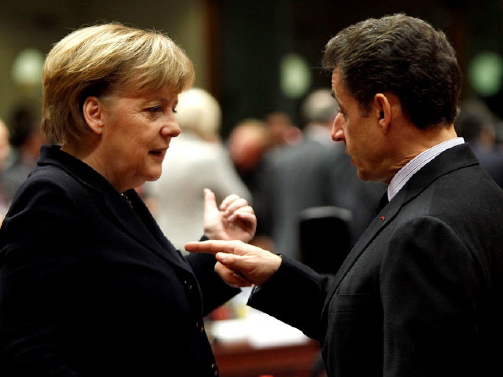 Lo han dicho los jefes de gobierno de la UE en Bruselas en una declaración en la que han subrayado su compromiso con la moneda única.