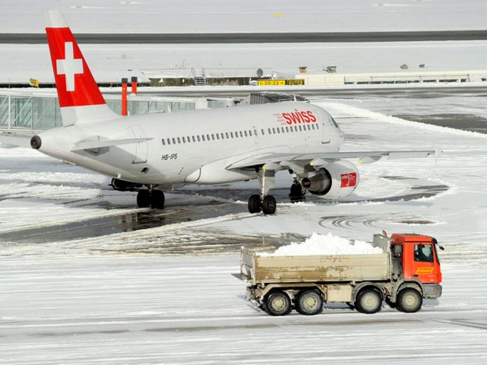 Telediario 2 en cuatro minutos - 17/12/10 | Ver