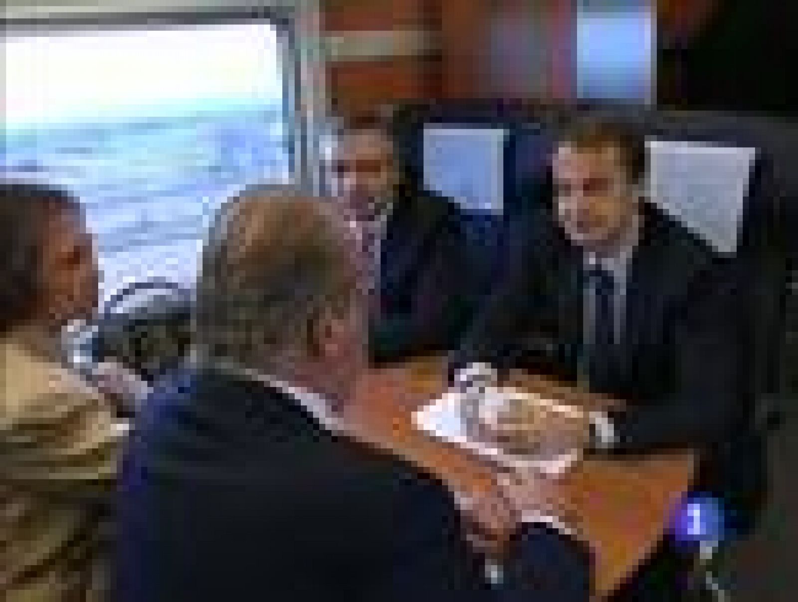 El AVE Madrid-Valencia conecta desde hoy Levante con la capital de España y vertebra aún más el país a 300 kilómetros por hora.