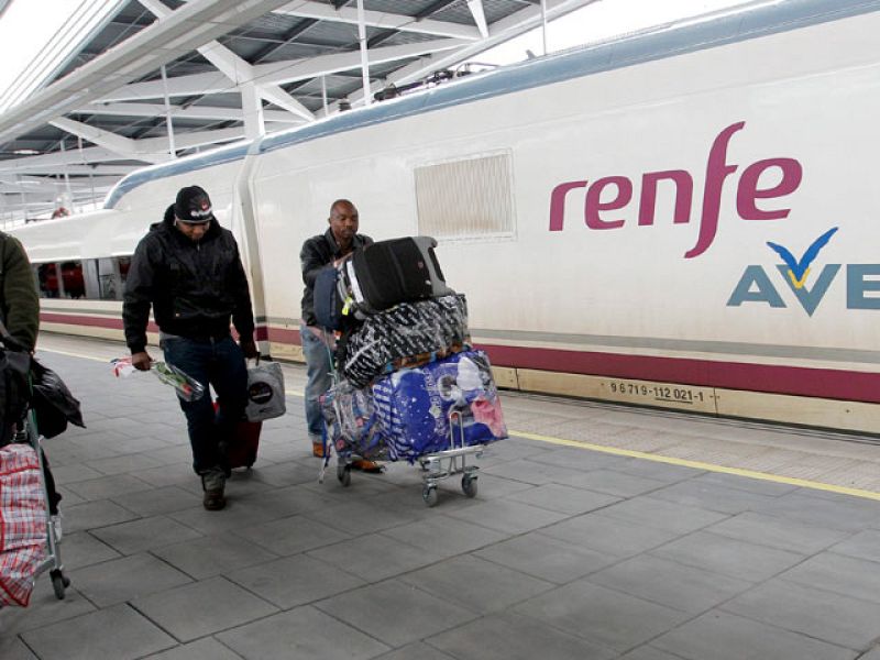Los primeros trenes AVE para el público hacia y desde Valencia ya funcionan para el público 