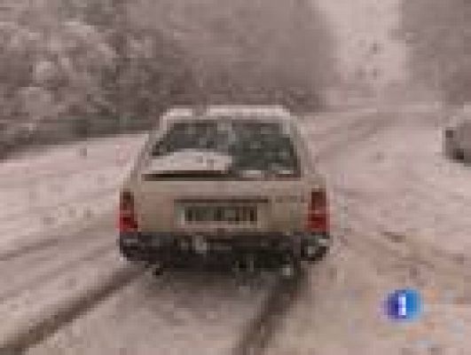 Telediario 1 - Caos por tierra y por aire