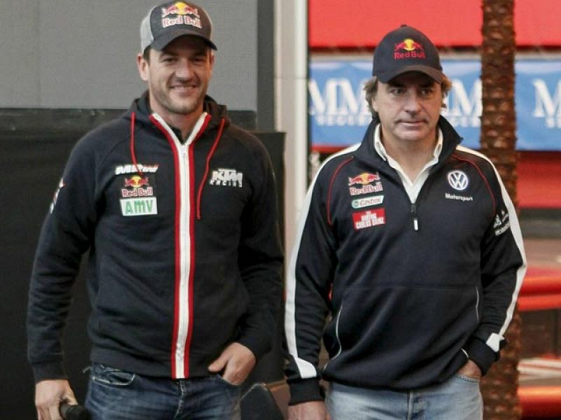 Presentación del equipo Red Bull para el Dakar, equipo que cuenta con la presencia de dos de los campeones de la mítica prueba de resistencia: el catalán Marc Coma y el madrileño Carlos Sainz. Ambos han llegado pilotando sus respectivas máquinas