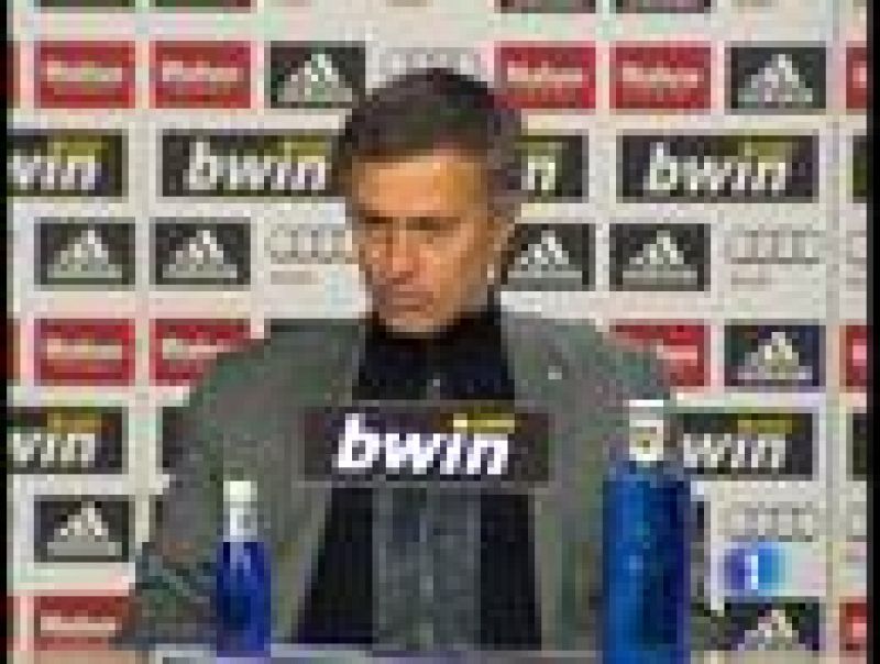 El entrenador del Real Madrid, José Mourinho, ha criticado a su directiva y le ha pedido que defienda al equipo.