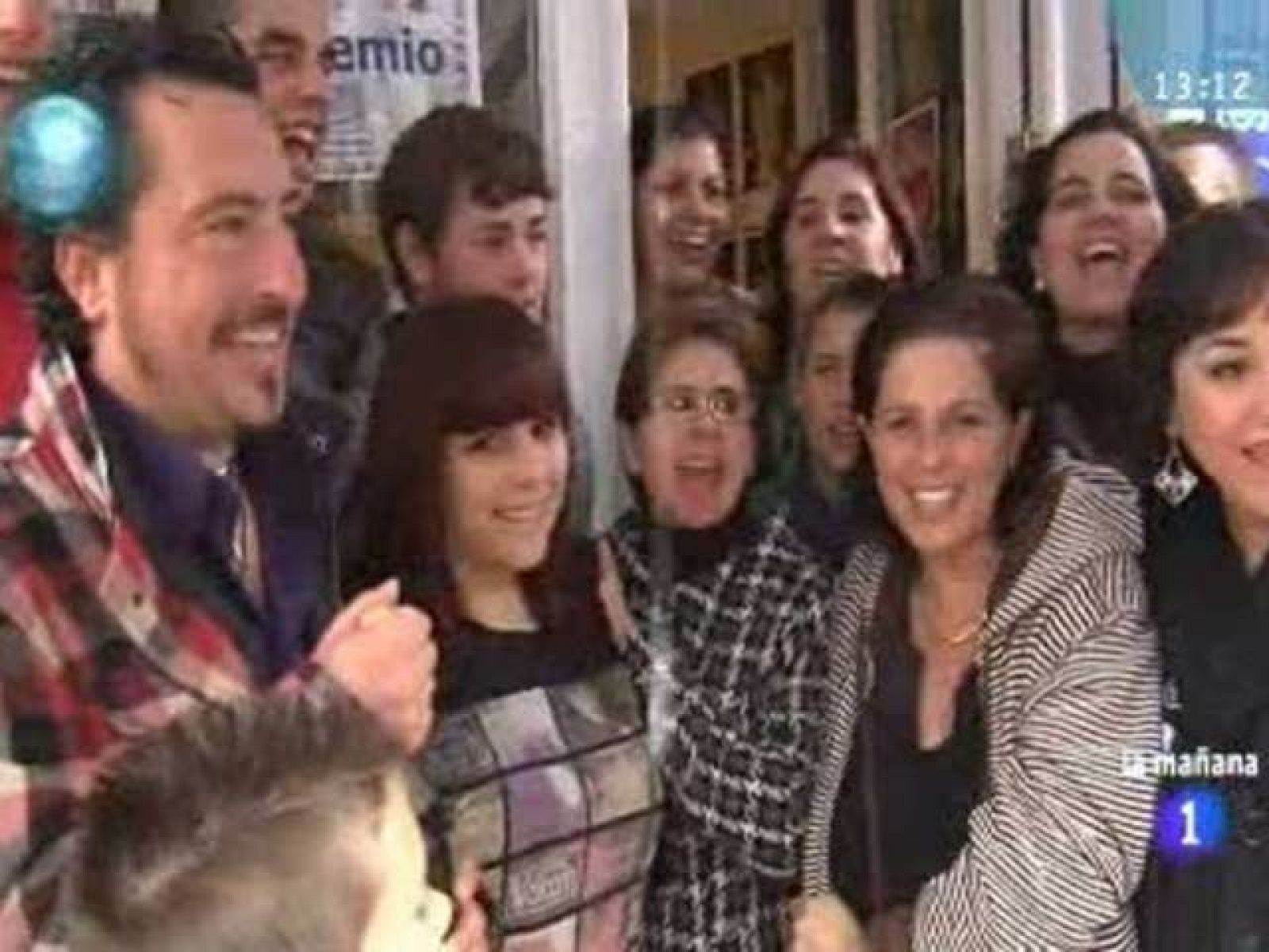 El 147, segundo premio del sorteo de la Navidad, ha repartido unos 50 millones de euros a vecinos de Vélez de Benaudalla y otras localidades cercanas de la costa granadina, entre los que se encuentran muchos jóvenes, algunos de ellos estudiantes o parados y jubilados del pueblo.