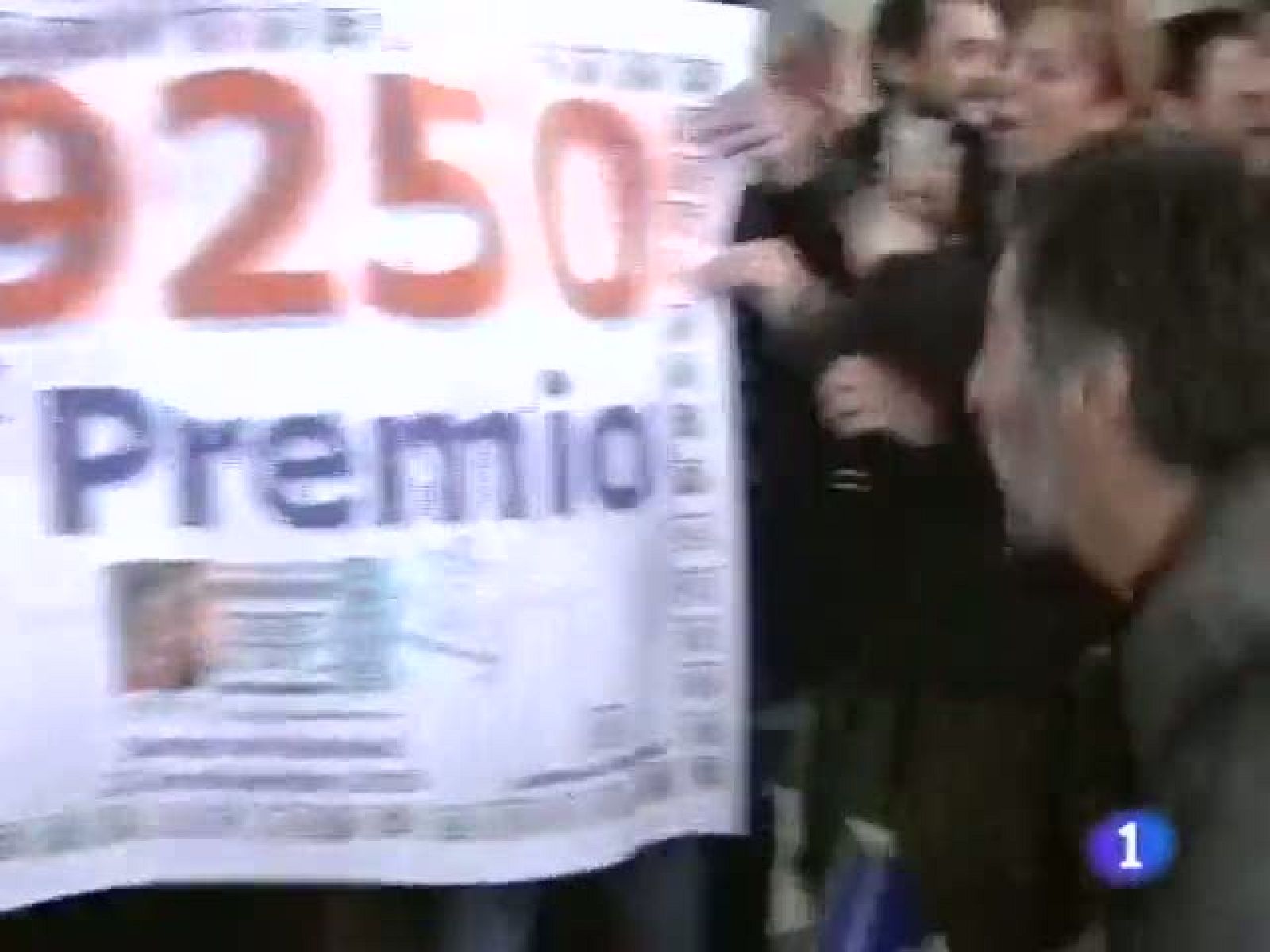  A las 11:14 de la mañana salía el ¿Gordo¿ del sorteo extraordinario de Navidad de la Lotería nacional. El 79.250. El sueño de tener un décimo de ese número afortunado se ha cumplido para 10 privilegiados de Saldaña, en Palencia. Allí se ha vendido una serie, que son 10 décimos, de ese primer premio que cuenta con una dotación de 300.000 euros por cada uno de ellos. En total, el sorteo deja en Castilla y León 70 millones de euros, gracias sobre todo al segundo premio. El 147, que ha dejado en Roa, Burgos, 58 millones de euros. El resto ha llegado hasta Valladolid, Segovia y Salamanca gracias a 4 quintos premios.