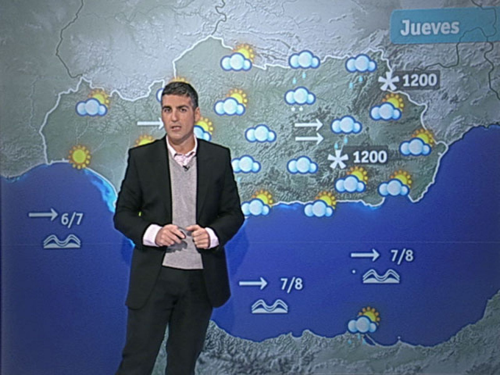 La Agencia Estatal de Meteorología prevé para mañana jueves un descenso de la cota de nieve hasta 500 ó 1.000 metros en buena parte de la península y rachas de viento muy fuerte en el litoral mediterráneo. El cielo estará muy nuboso en el área cantábrica y Pirineo occidental, con precipitaciones de débiles a moderadas, localmente persistentes ocasionalmente acompañadas de tormentas. Serán menos probables en el oeste peninsular, Andalucía occidental, litoral de Andalucía oriental, área de Levante, donde tenderá a ir quedando poco nuboso. Y en Canarias, intervalos nubosos. La cota de nieve en la península: en el norte, 1.200 bajando hasta 500 metros; en el centro y noreste, 1.600 bajando hasta 800 metros; y en el sur, bajará de 1.800 a 1.100 metros. Habrá bancos de niebla matinales en Cataluña. Las temperaturas irán en descenso moderado en la península y ligero en Baleares y Canarias.