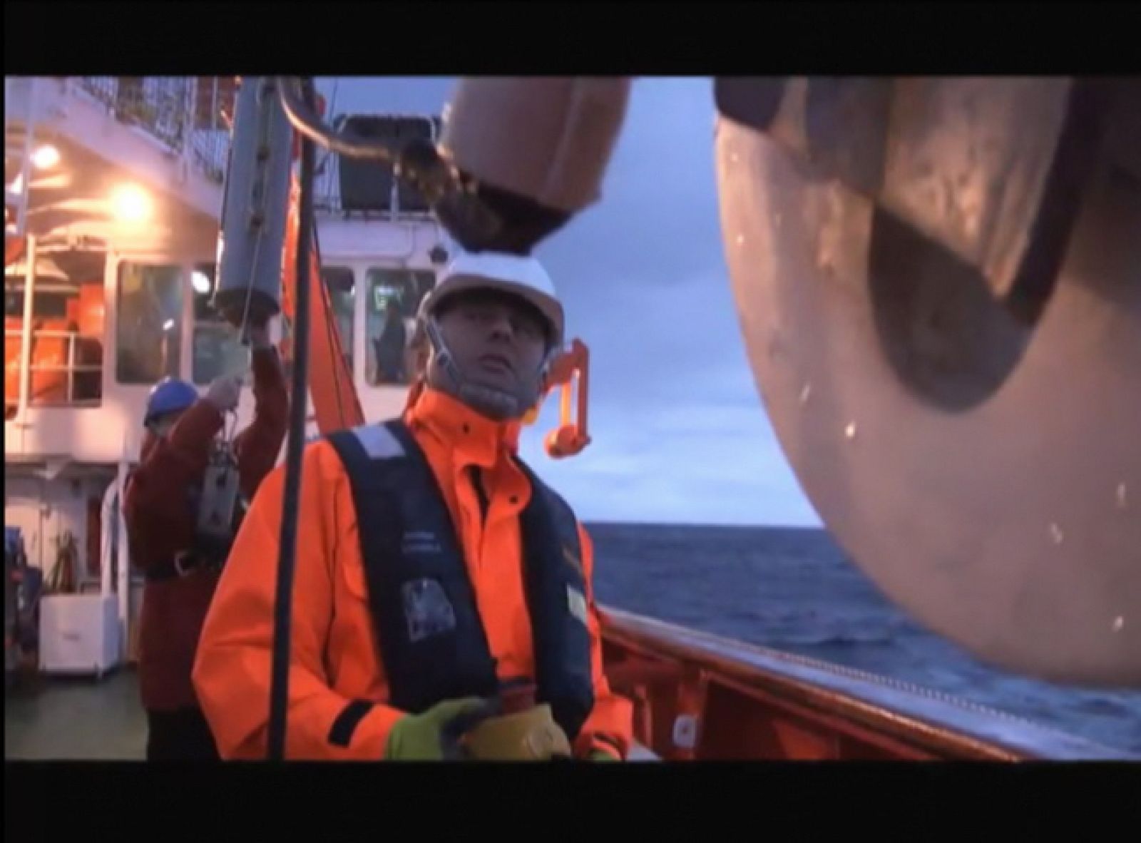 La tripulación del Hespérides nos desea Feliz Navidad - Ciencia y tecnología en Rtve.es | Ver